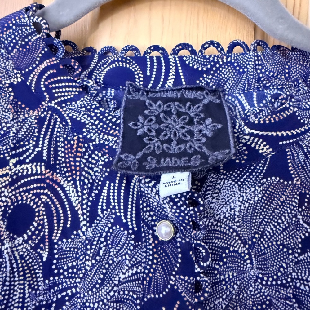 Johnny Was Shades of Silk Blouse L Blue Floral Paisley Scalloped Pearl Button - Picture 12 of 16